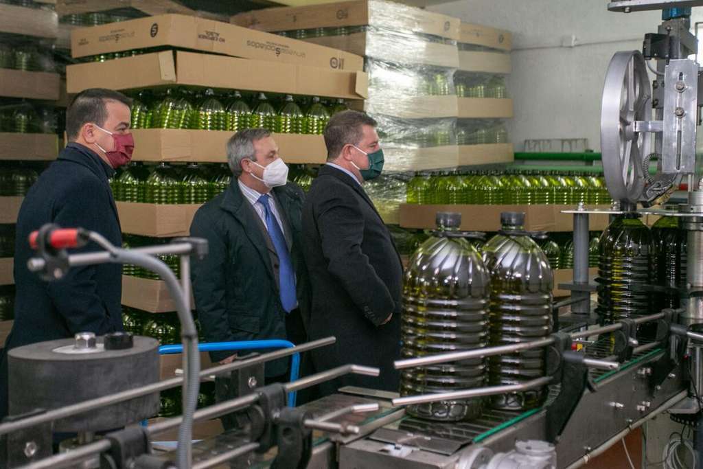 Garcu00eda Page visita la almazara u00b4Aceites Delgadou00b4 de Guadalajara (Foto Gobierno de CLM)