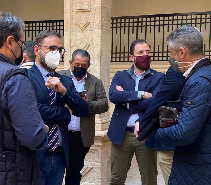Alcalde Lorca reuniu00f3n orgamizaciones ganaderas porcino (Foto Ayto Lorca)
