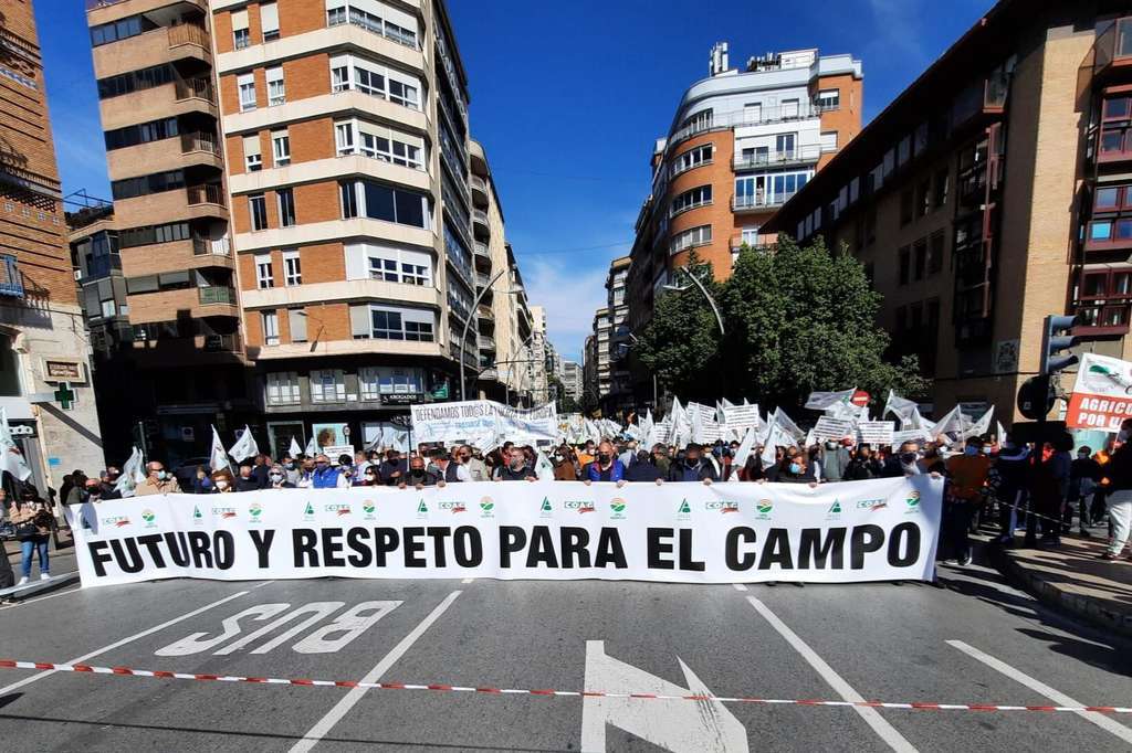 Pancarta principal Manifestación Murcia 16-F (Foto C. Guardia)
