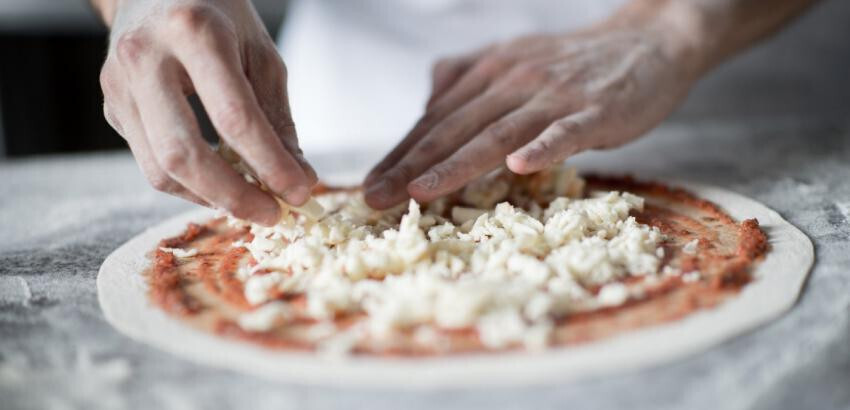 Haciendo Pizza (Foto Salu00f3n Gourmets)