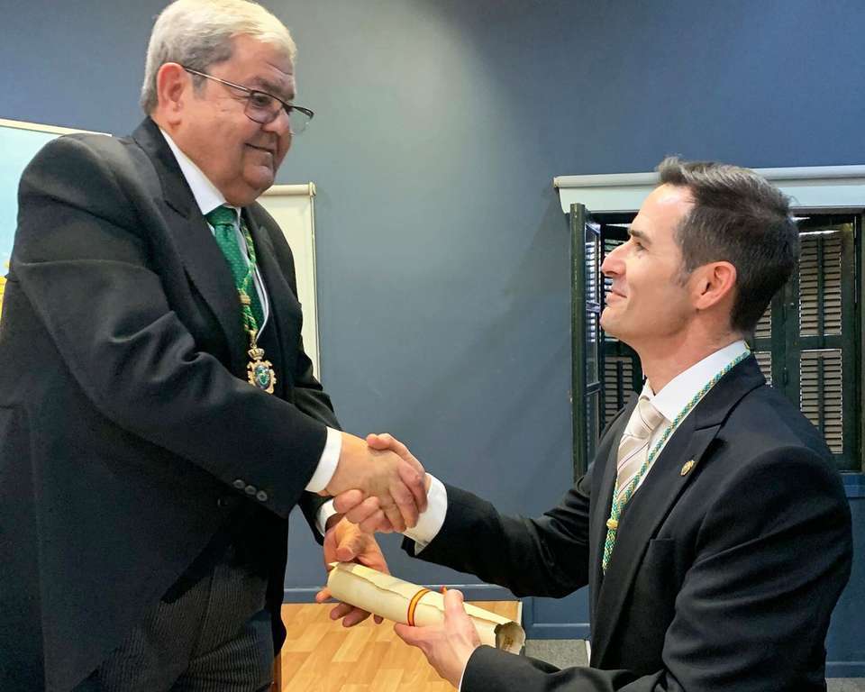 Pedro Olivares ingreso Academia Veterinaria Murcia (Foto ElPozo)