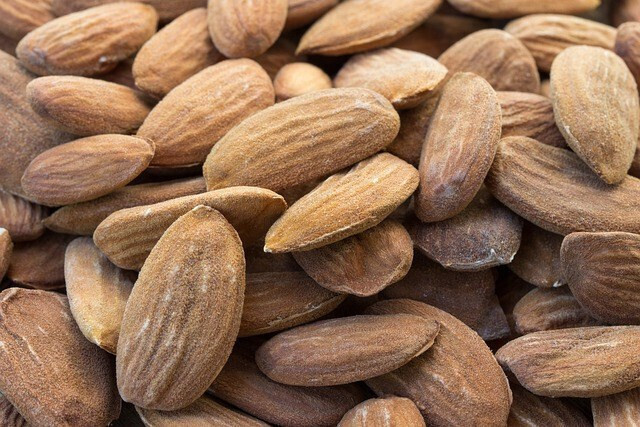 Almendra con piel (Foto Unión de Uniones)