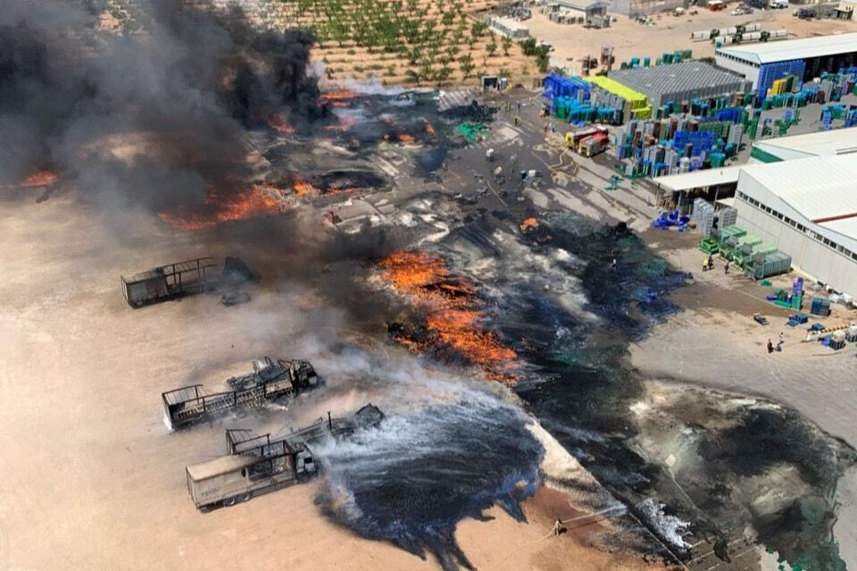 Incendio exterior fábrica hortofrutícola La Forja (Foto Ayto Fuente Álamo Facebook)