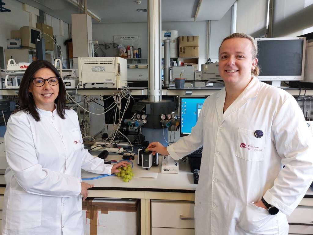Montserrat Mestres y Daniel Schorn, Departamento Quu00edmica Analu00edtica y Quu00edmica Orgu00e1nica URV