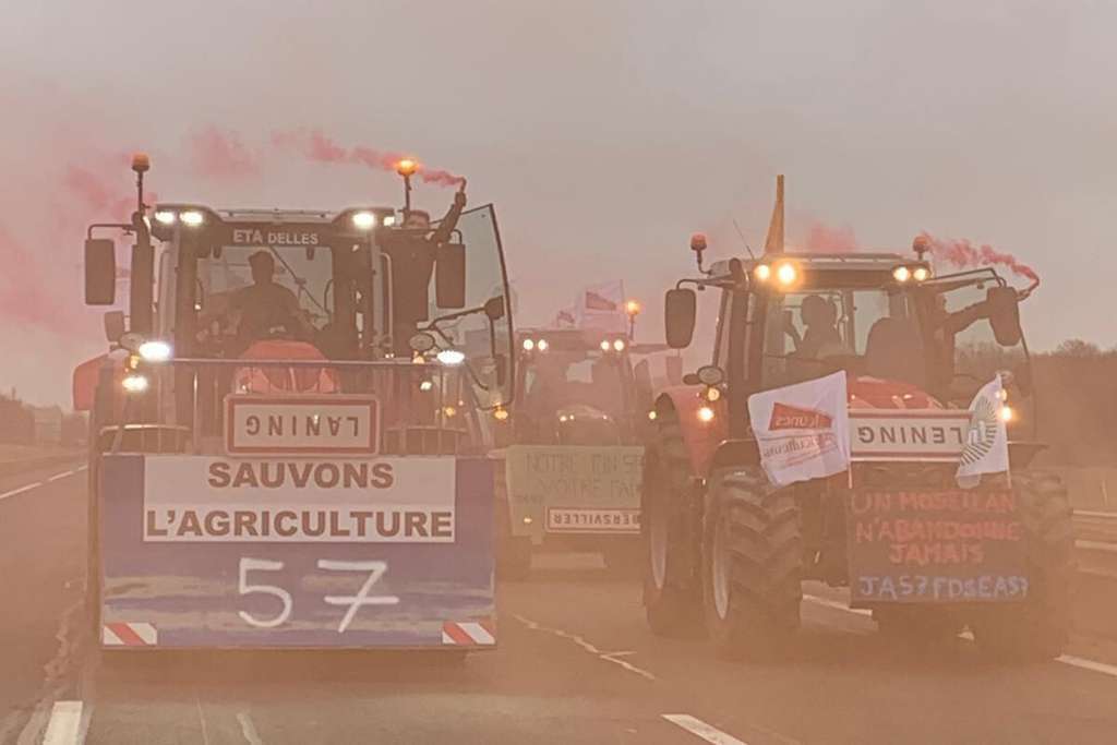 Cortes carreteras Francia tractores 22 Horizontal (Foto FNSEA FBRRSS)