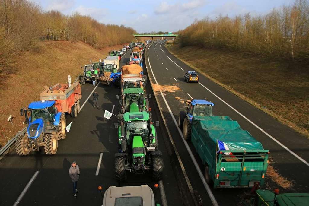 Cortes carreteras Francia tractores 14 (Foto FNSEA FBRRSS)