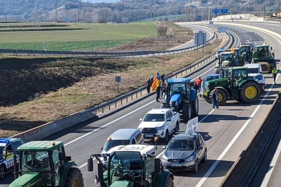 Corte tráfico AP 7 (Foto Unió de Pagesos FBRRSS) editada 1