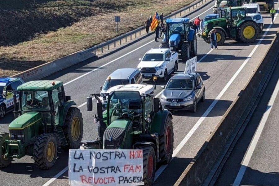 Corte tráfico AP 7 (Foto Unió de Pagesos FBRRSS) editada 2