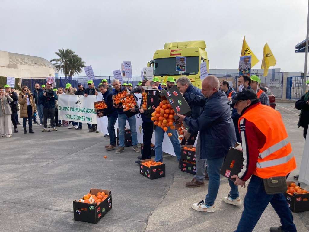 Protesta agricultores Puerto Castellu00f3n (Foto La Uniu00f3)