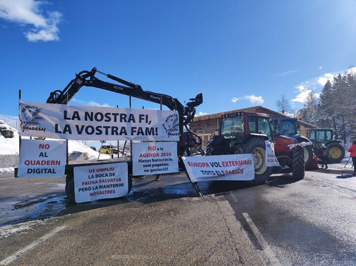 Protesta y bloqueo en frontera con Francia (Foto Uniu00f3 de Pagesos)