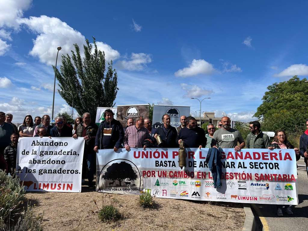 Protesta Foro Ganaderu00eda Extensiva (Foto Asaja