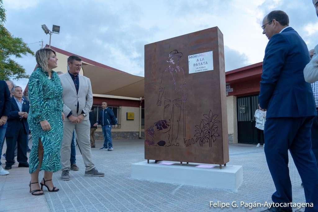 Inauguraciu00f3n Monumento a la Patata en La Puebla (Foto Ayto Cartagena Felipe GPagu00e1n)