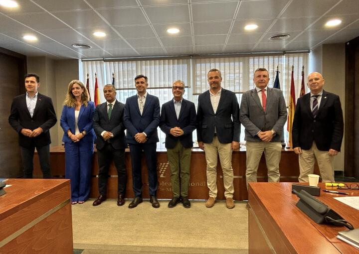 Foto familia Su00e1nchez Aznar Comisiu00f3n MMenor (Foto Asamblea Regional)
