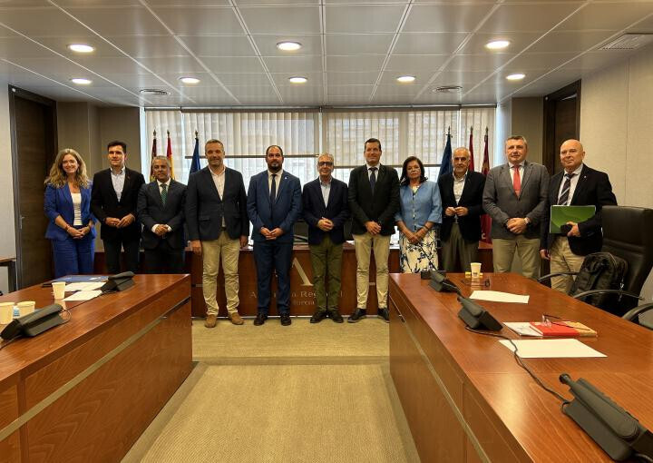 Foto familia Cervera Comisiu00f3n MMenor (Foto Asamblea Regional)