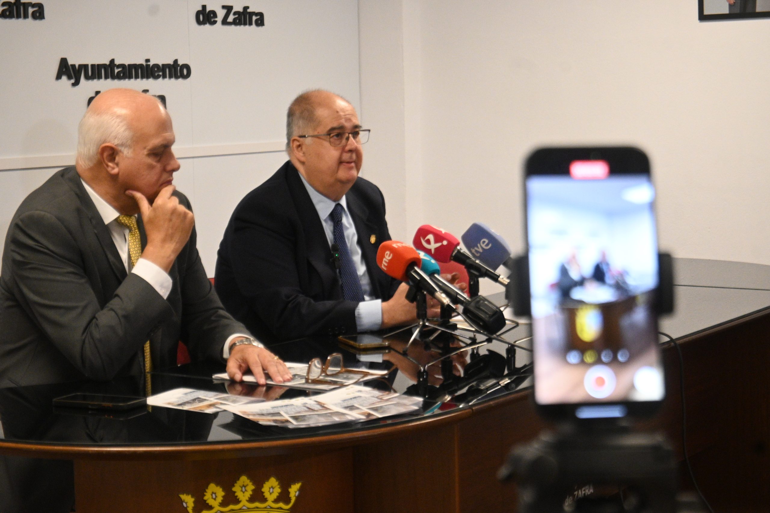 El alcalde de Zafra, Juan Carlos Fernández, y el comisario de Ferias, Santiago Malpica (Foto Feria Internacional Ganadera)