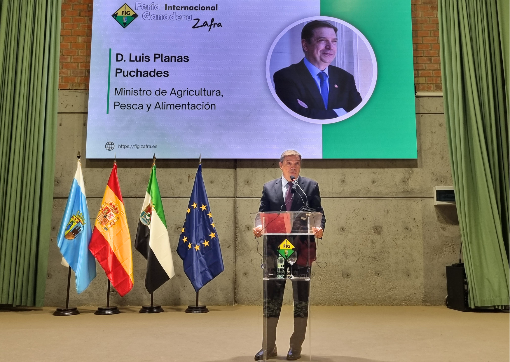 Luis Planas en la inauguración de la Feria Internacional Ganadera de Zafra (Foto MAPA)