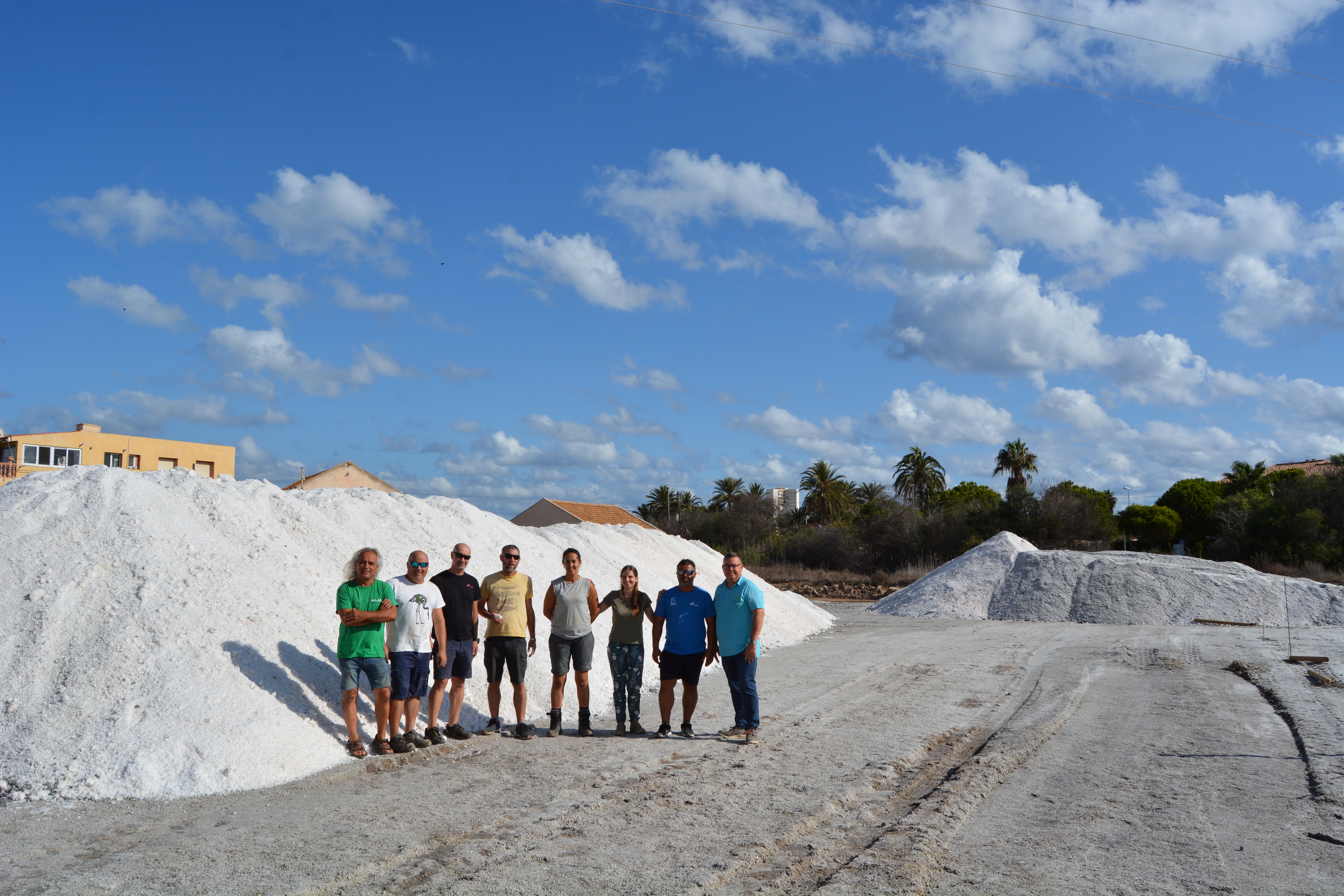 Primera cosecha de sal en las Salinas de Marchamalo (ANSE Pedro García)