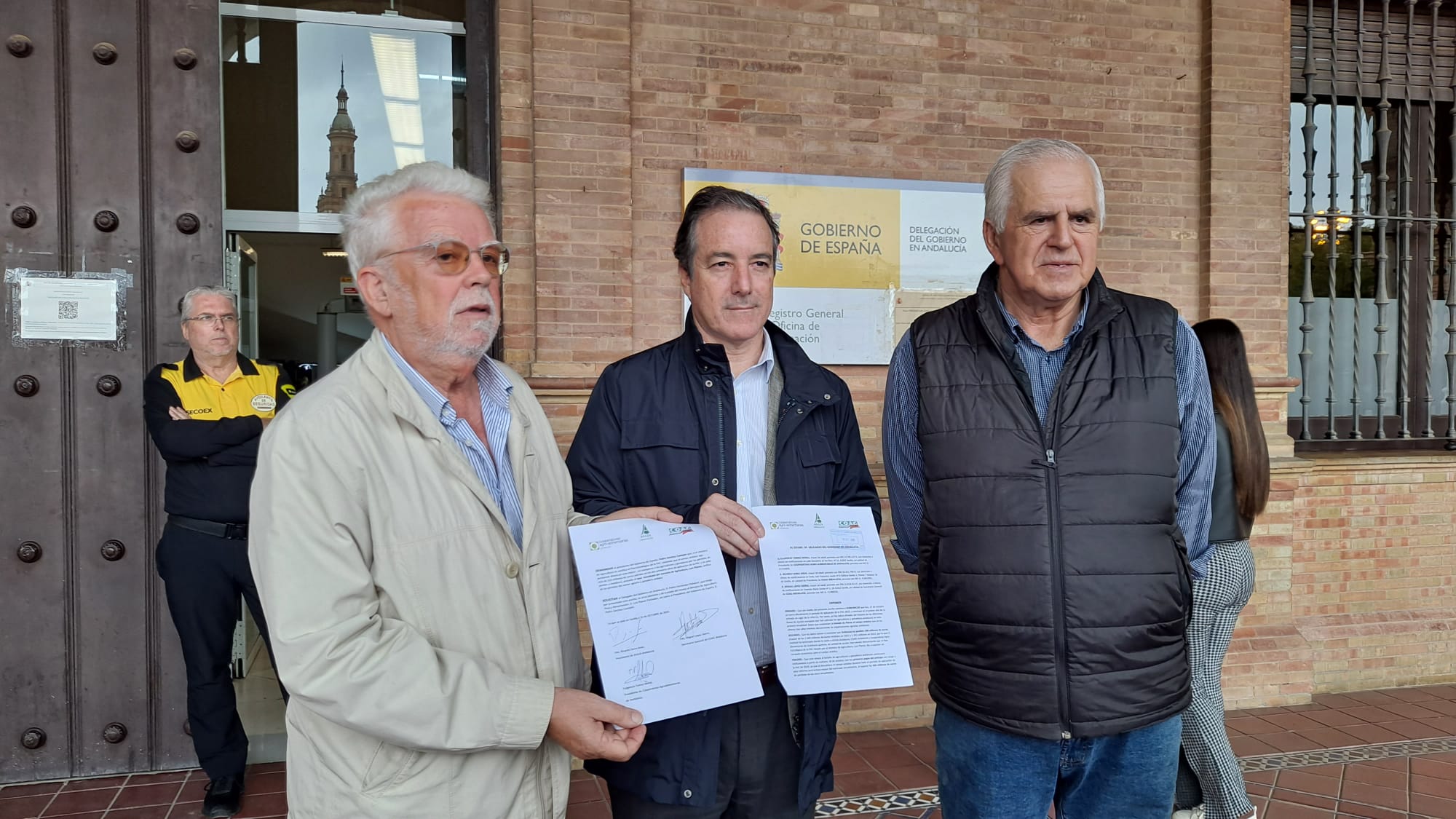 Cooperativas Agro-alimentarias. Asaja y COAG entregan sus reivindicaciones en la Delegación del Gobierno (Fotp Cooperativas Agro Alimentarias de Andalucía)