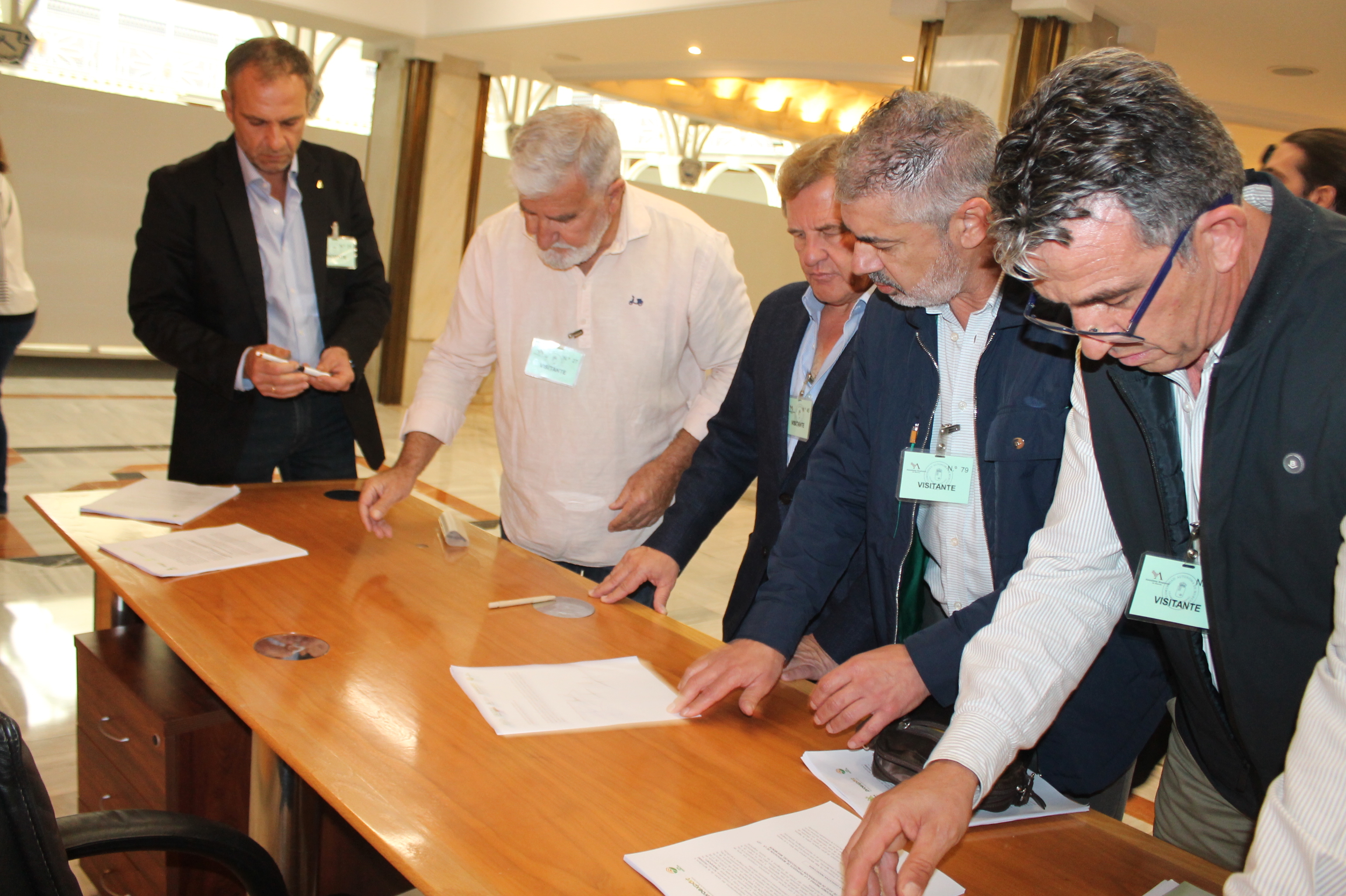 Presentación en el Registro de la Asamblea del documento conjunto para actualizar la Ley del Mar Menor (Foto UPA)