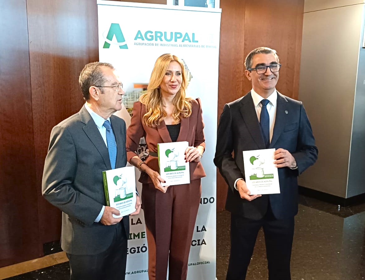 Presentación del libro conmemorativo del centenario de Agrupal (Foto CARM)