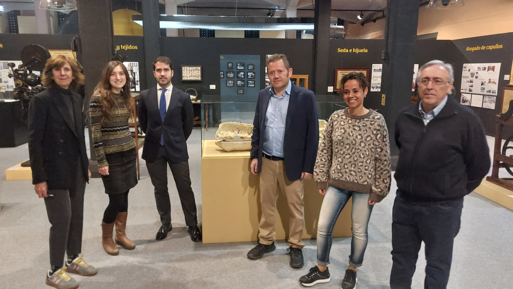 El gerente del Imida en la exposición 'La seda en Murcia' (Foto CARM)