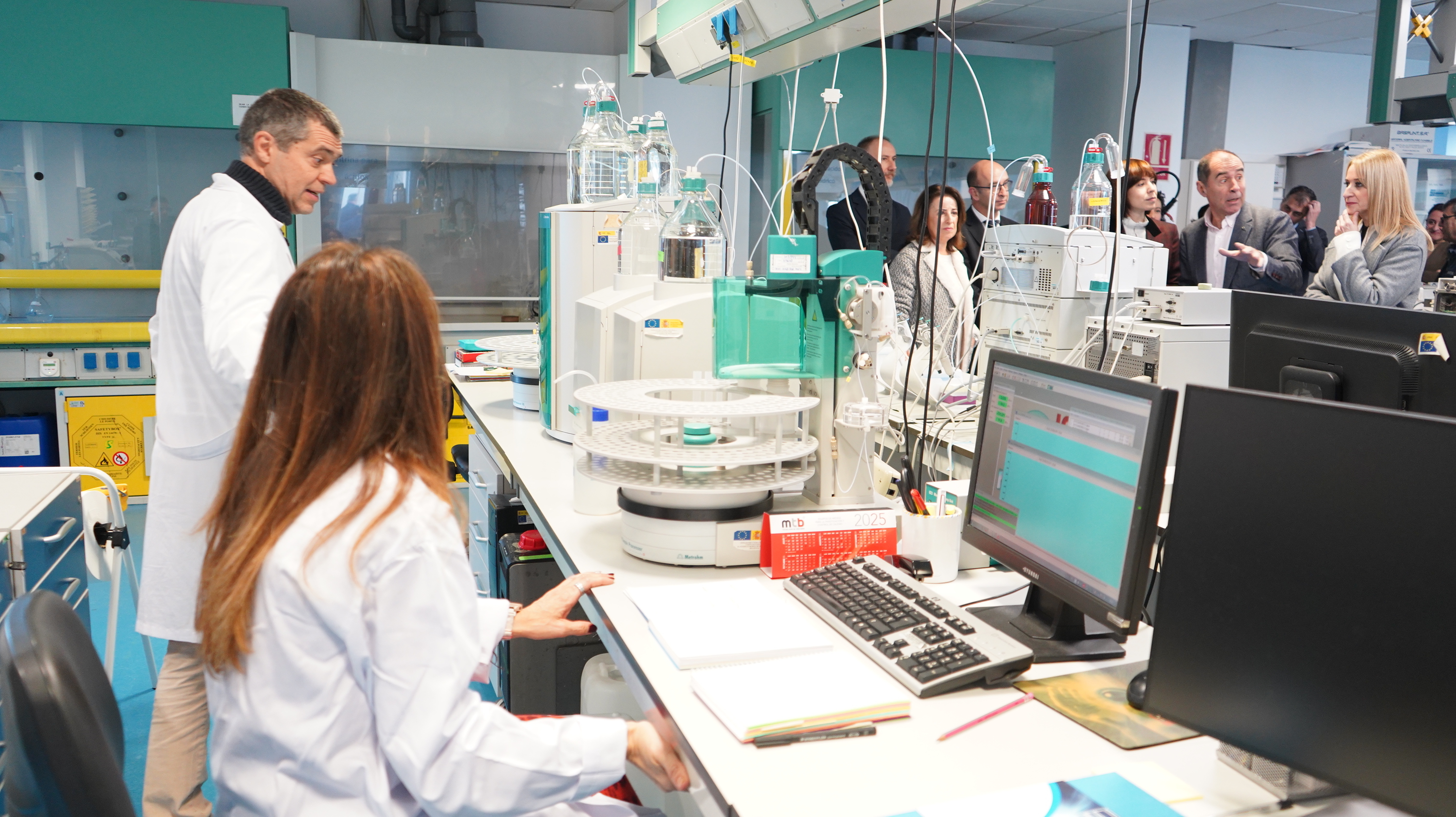 La ministra Morant ha visitado el Instituto de Biotecnología Vegetal (IBV) (Foto UPCT)