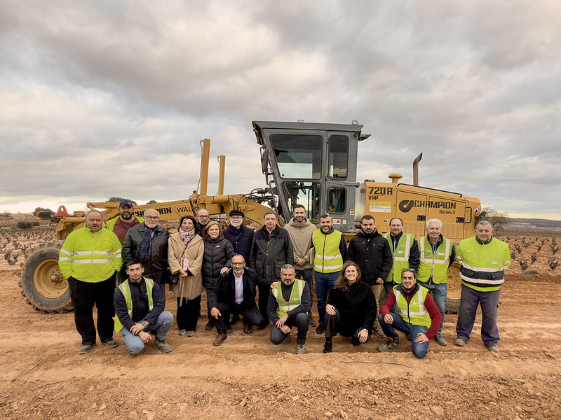 Planas visita los trabajos de reparación de daños por la DANA een Requena (Foto MAPA)