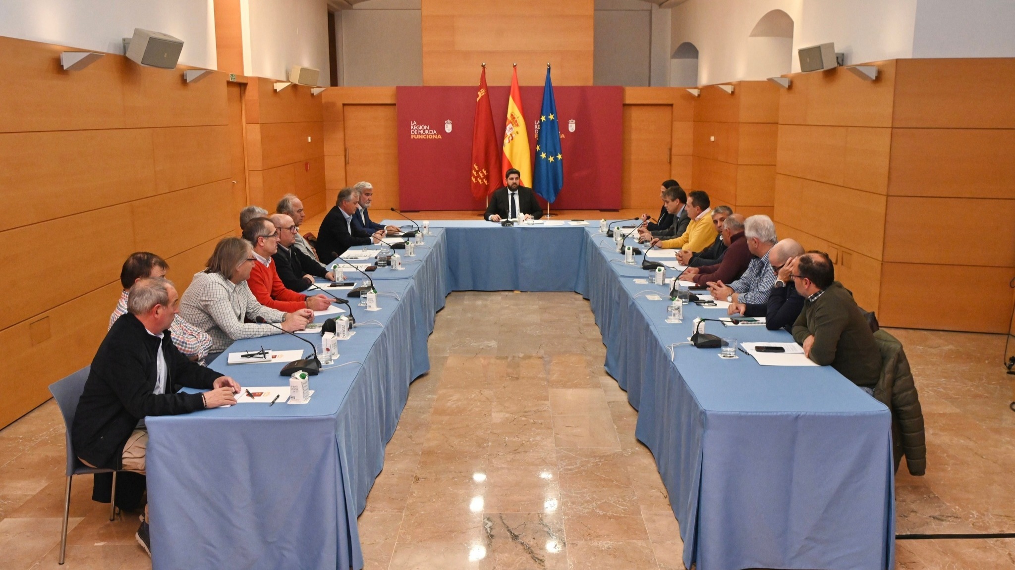 Reunión de López Miras con los responsables de Fecoam (Foto CARM)