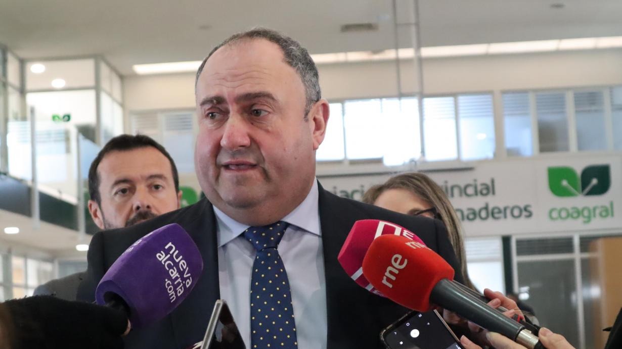 Martínez Lizán atiende a la prensa en Guadalajara (Foto Gobierno de CLM)