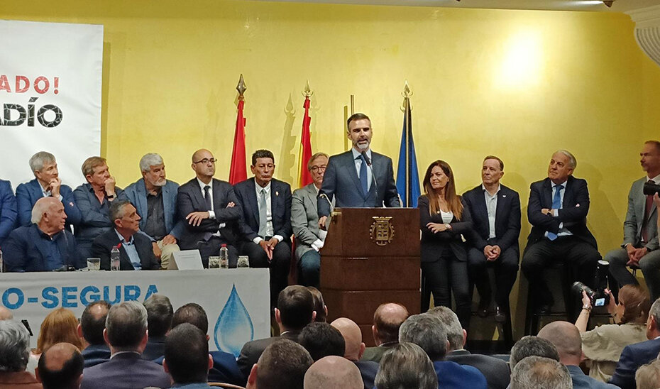 Ramón Fernández-Pacheco, interviene en el acto de rechazo contra las nuevas reglas de explotación del trasvase Tajo-Segura.