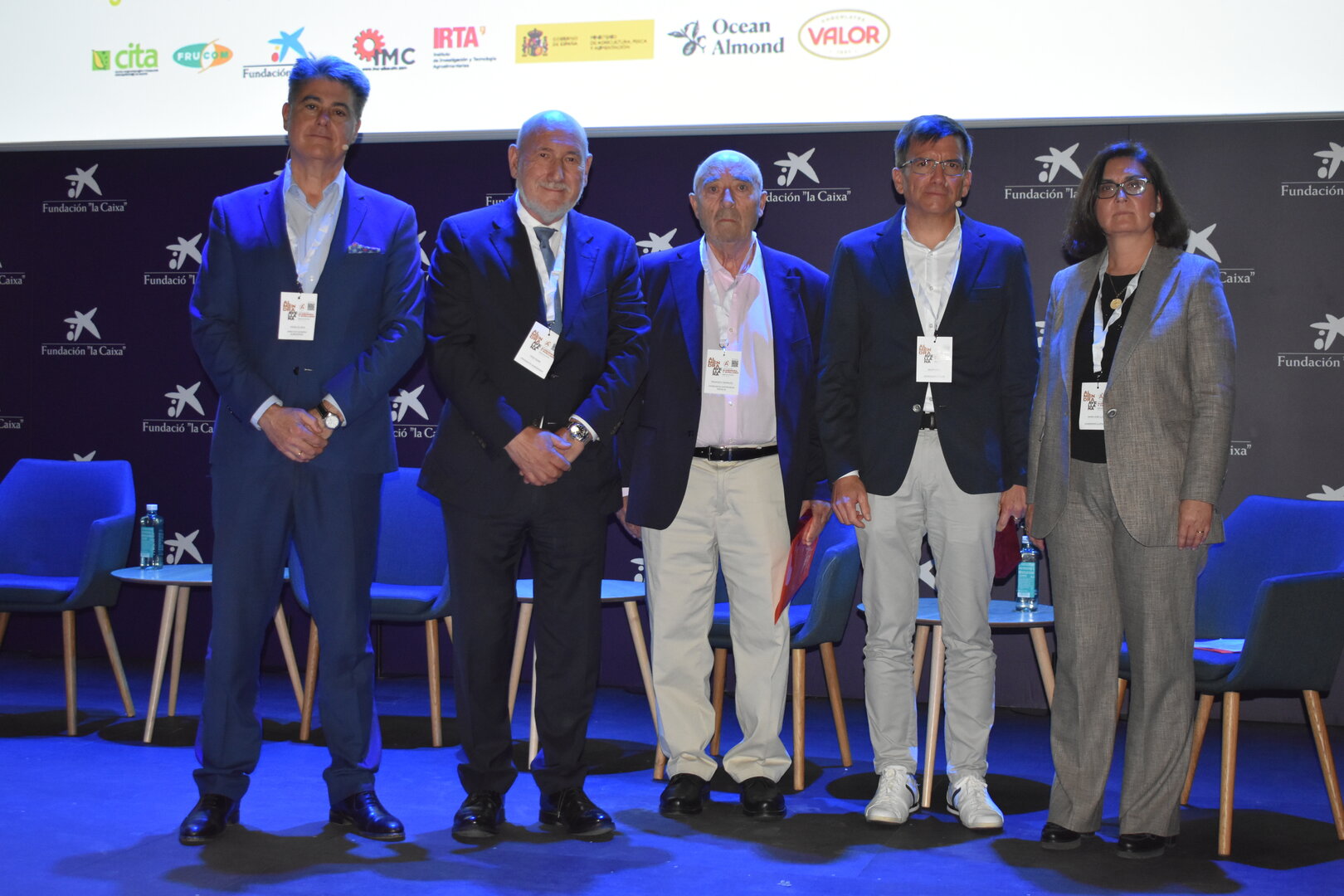 Momento de la entrega de medallas de SAB-Almendrave. De izquierda a derecha: Jorge de Saja, Pere Ferré, Francisco Morales, Valor López y María José Llopis (Foto Almendrave)