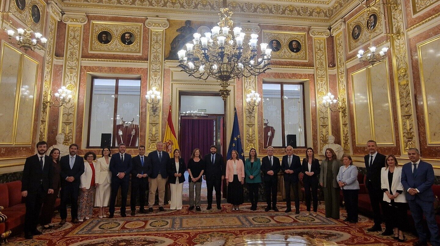 Recepción institucional de la delegación del Parlamento murciano en el Congreso de los Diputados (Foto Asamblea Regional)