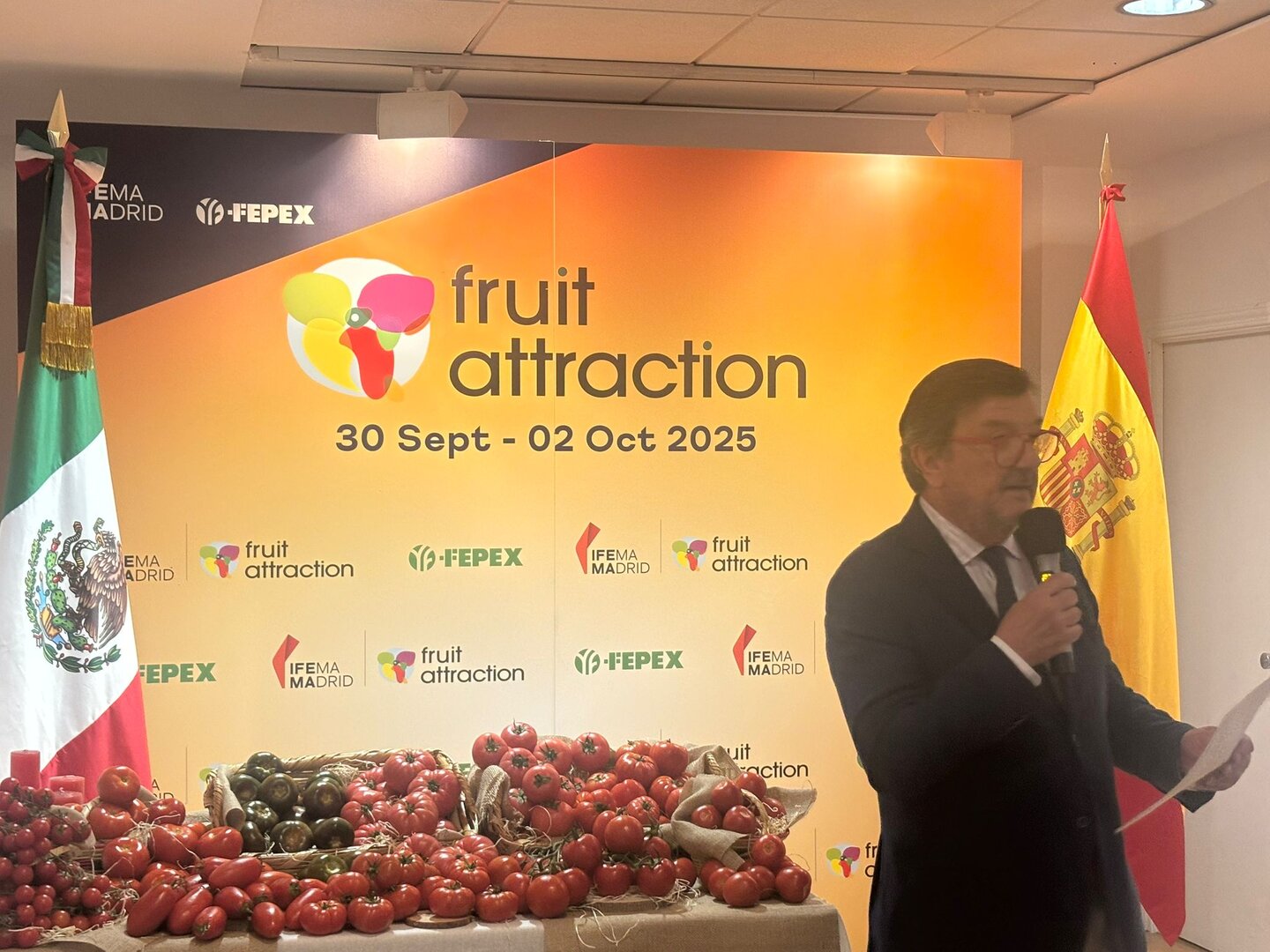 El presidente de Fepex, Cecilio Peregrín, durante su intervención en la presentación de Fruit Attraction 2025 (Foto José Luis González)