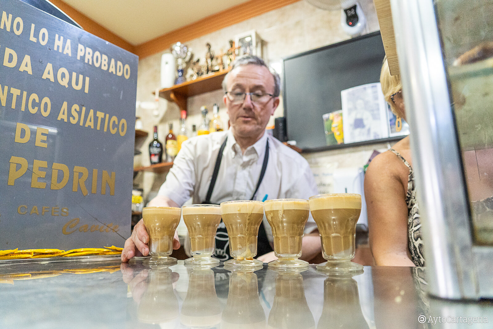 Asiáticos del café-bar Pedrín (Foto Ayuntamiento de Cartagena)