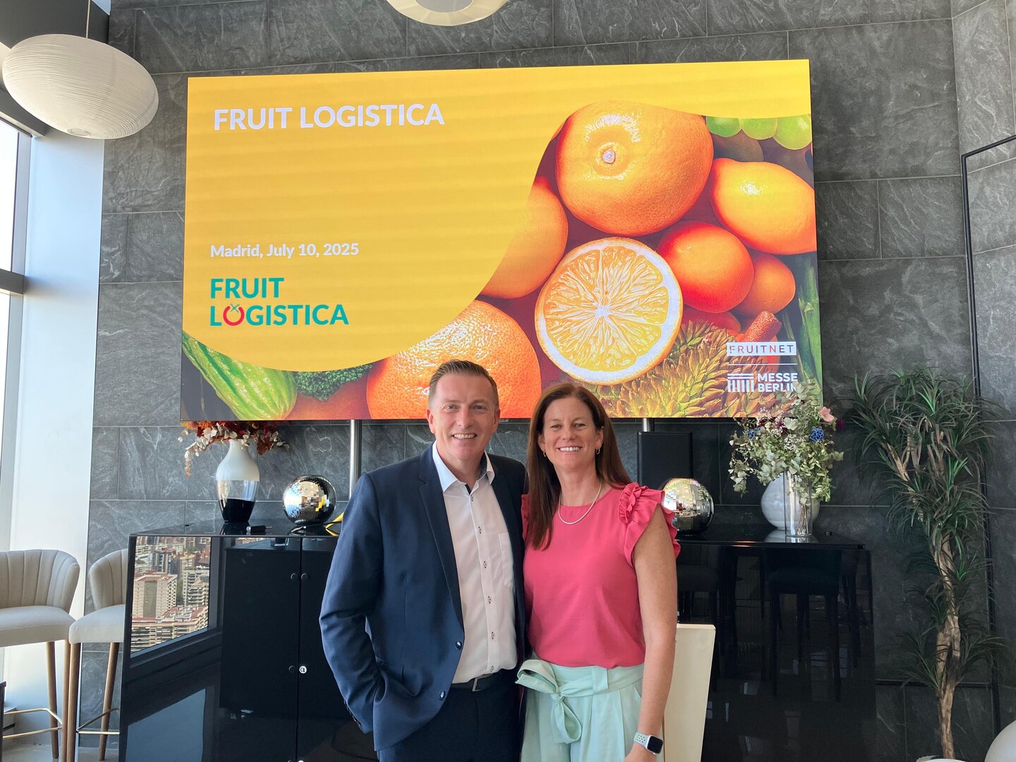 Alexander Stein, director de la feria, y Silvia de Juanes, directora de
comunicación para España y Latinoamérica (Foto Fruit Logistica)