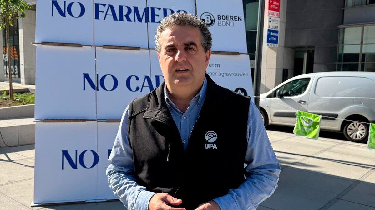 El secretario de Relaciones Internacionales de UPA, José Manuel Roche, en Bruselas durante una protesta de agricultores (Foto UPA) Archivo