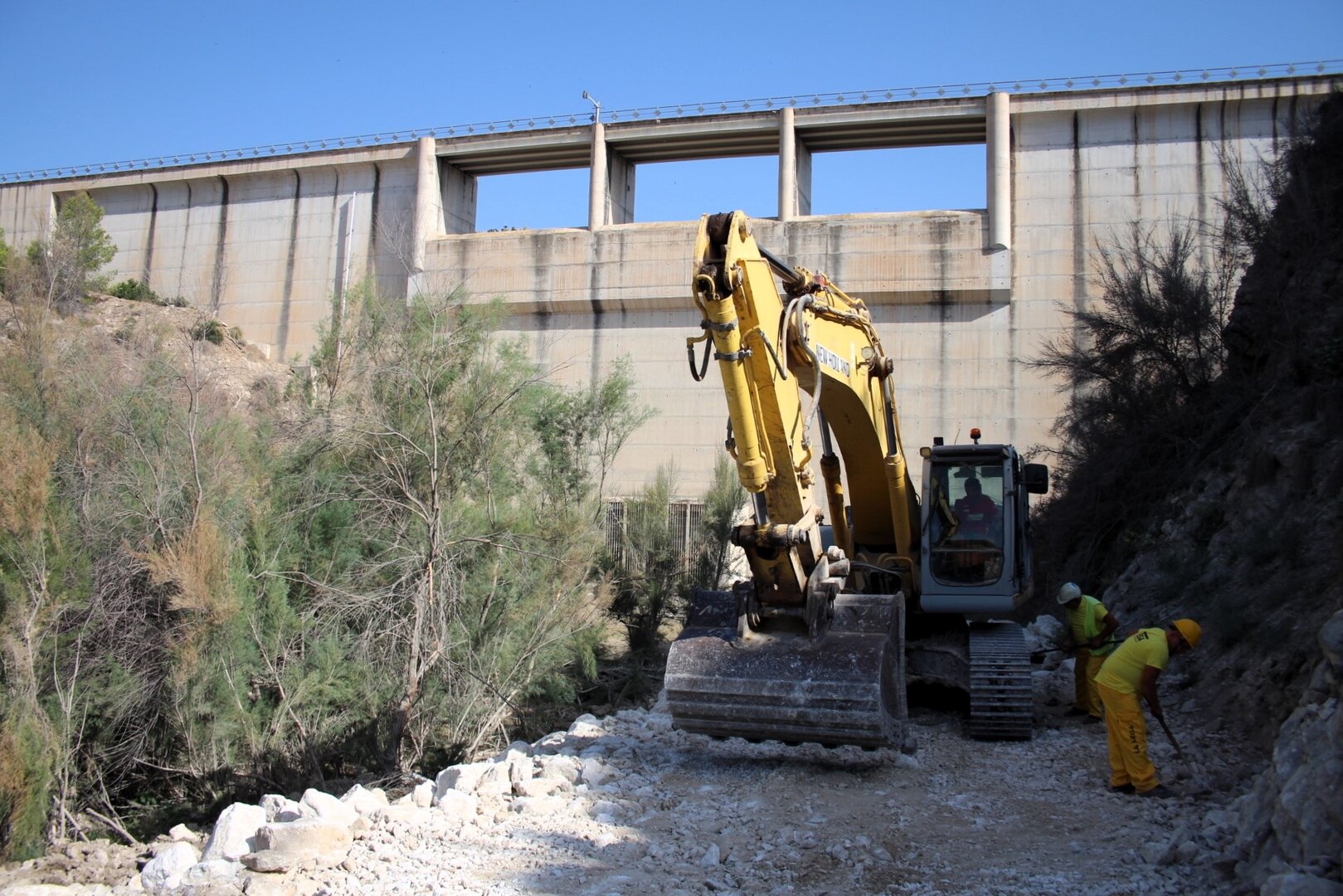 Obras de emergencia en la presa y embalse de Moratalla (Foto CHS)