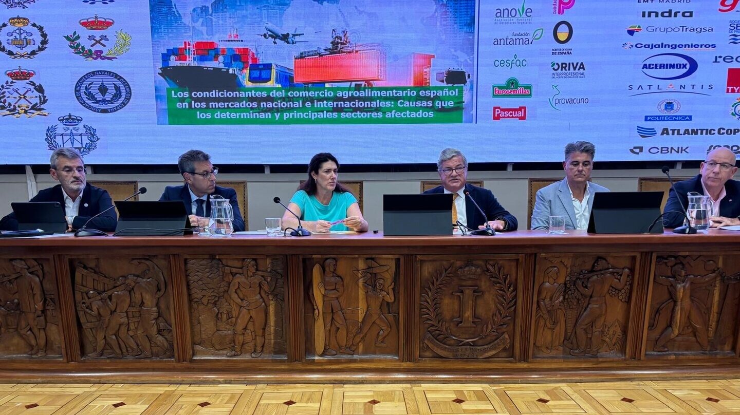 Participantes de la jornada sobre condicionantes del comercio agroalimentario español (Foto Foro Agrario en X)