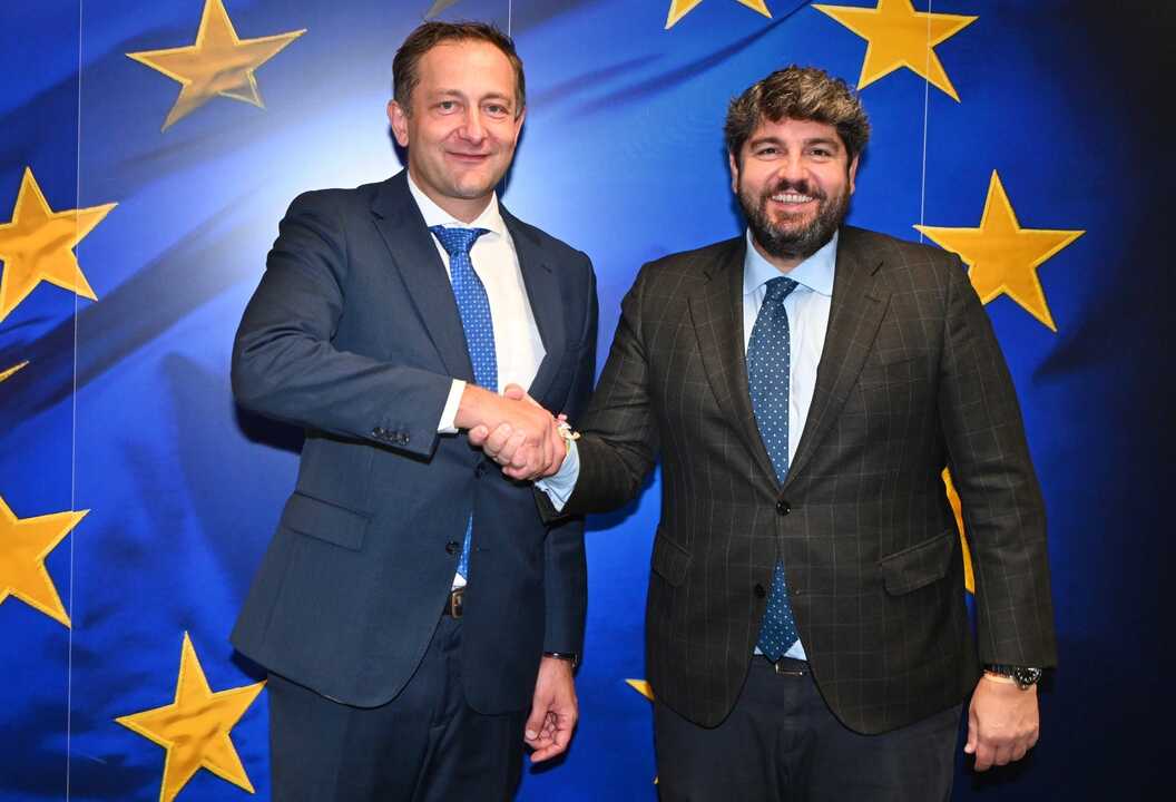 López Miras en Bruselas con el comisario de Agricultura y Alimentación, Christophe Hansen (Foto CARM)