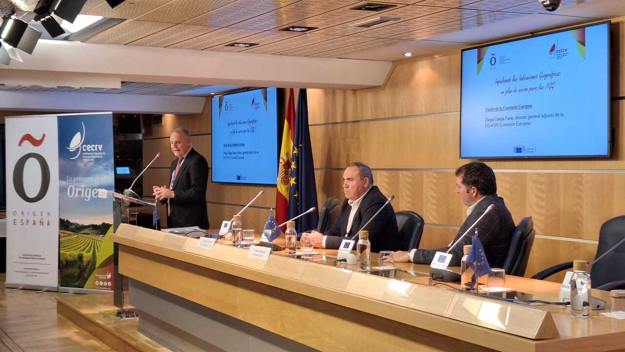 El director general adjunto de la DG AGRI, Diego Canga, en la reunión con Origen España y CECRV (Foto Origen España y CECRV)
