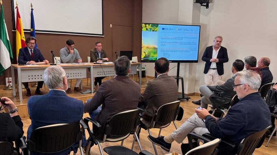 Momento de la constitución de la Asociación Ruta del Vino del Condado de Huelva (Foto Consejo Regulador de las Denominaciones de Origen Protegidas Vinos y Vinagres del Condado de Huelva)