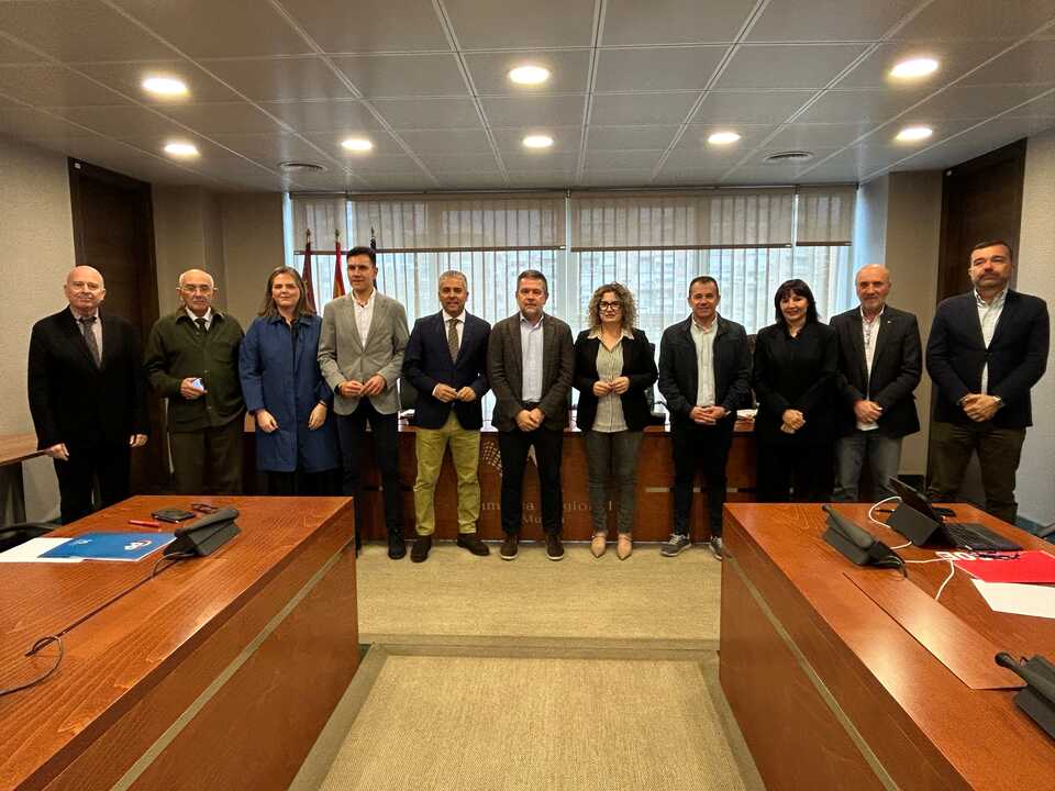 Foto de familia de la comparecencia de Marín en la Comisión de Comisión Especial de Estudio sobre la situación del trasvase Tajo-Segura tras las últimas medidas anunciadas por el Miteco (Foto Asamblea Regional)