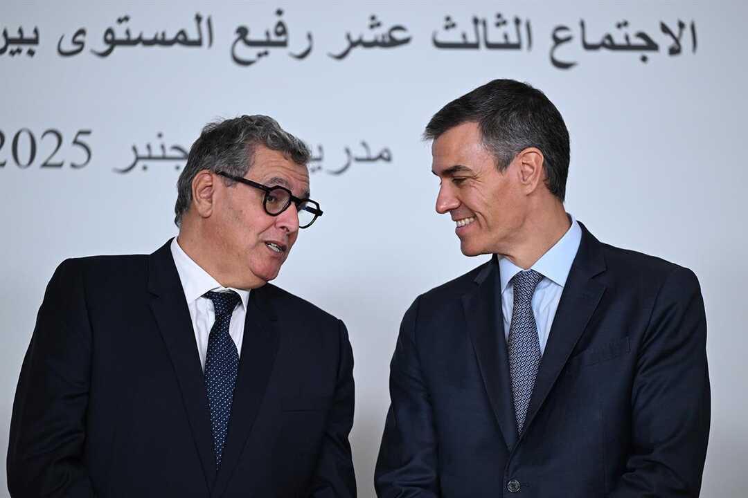 El presidente del Gobierno, Pedro Sánchez, preside con el primer ministro de Marruecos, Aziz Akhannouch, la firma de acuerdos de la XIII Reunión de Alto Nivel España-Marruecos (Foto Pool Moncloa/Borja Puig de la Bellacasa)
