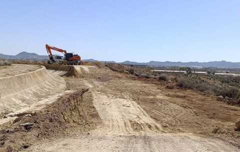 Obras de emergencia en el canal del postravase colapsado en Pulpí (Foto CHS)