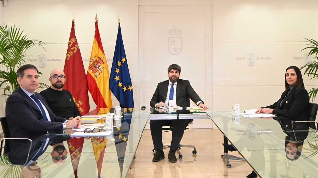 Fernando López Miras se reúne con el nuevo presidente de la Asociación Interprofesional de Limón y Pomelo (Ailimpo), Joaquín Rubio (Foto CARM)