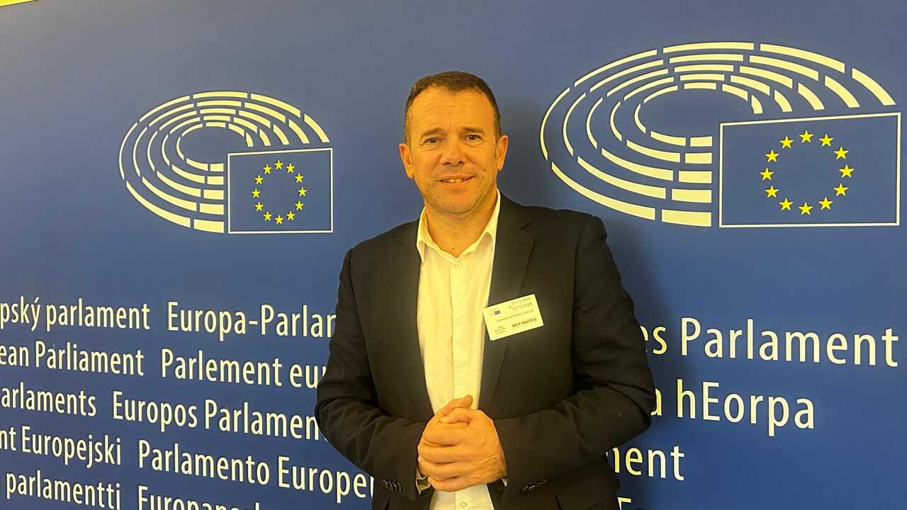 Fernando Moreno en Bruselas (Foto PSRM-PSOE)