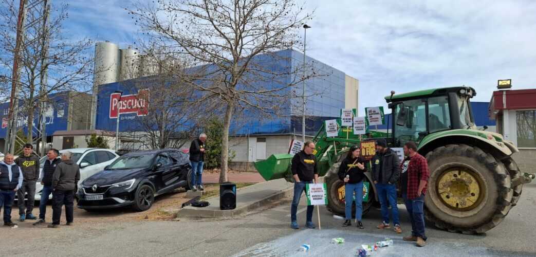 Protesta por el precio de la leche en origen (Foto Unió de Pagesos)