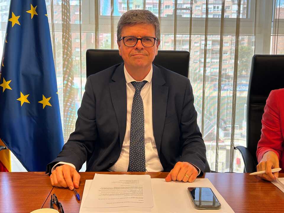El director del Instituto del Agua y de las Ciencias Ambientales de la Universidad de Alicante, Andrés Molina Giménez (Foto Asamblea Regional)