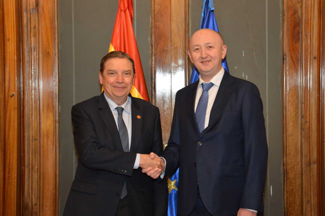 Luis Planas y el embajador de Kazajistán en España, Danat Mussayev (Foto MAPA)